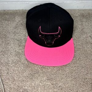 Chicago Bulls ADIDAS pink and black snapback